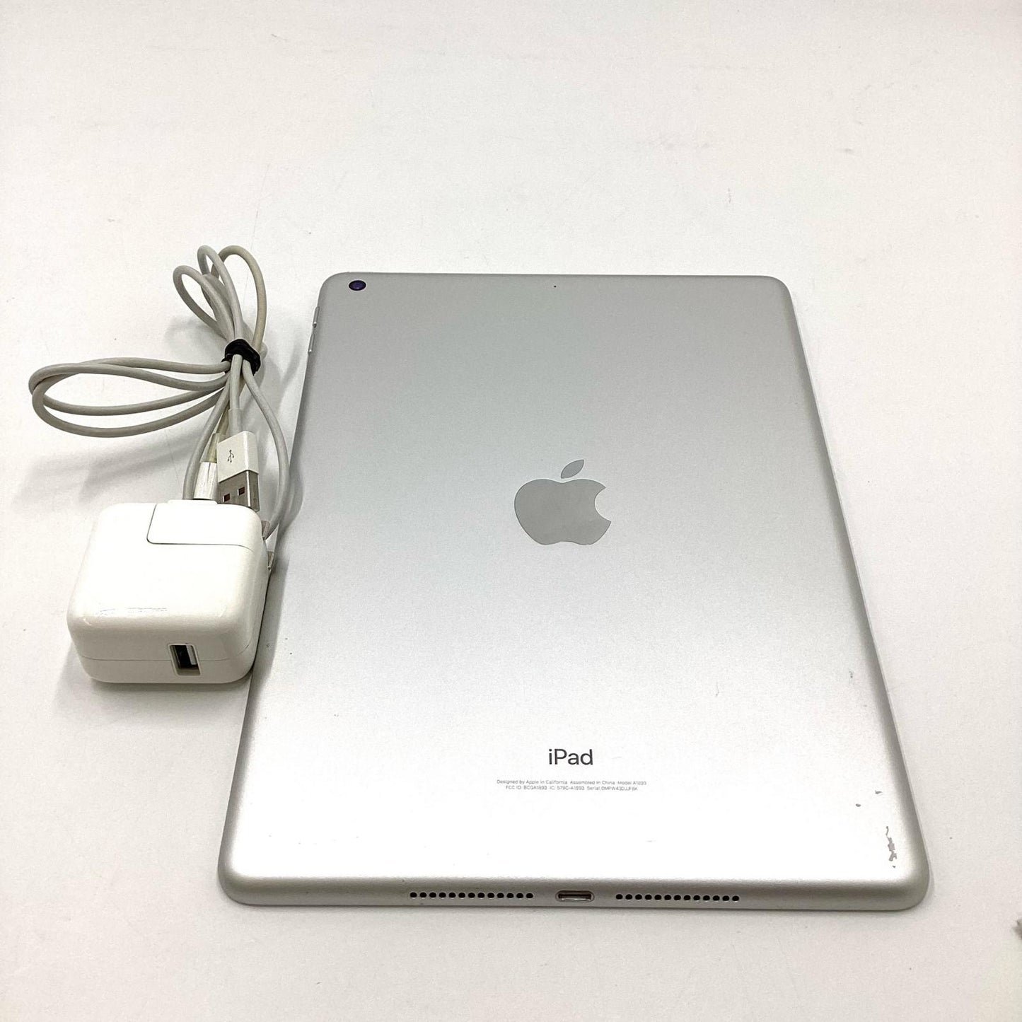 【全額返金保証】【最速発送】Apple iPad 第6世代 32GB シルバー Wi-Fi 動作確認済