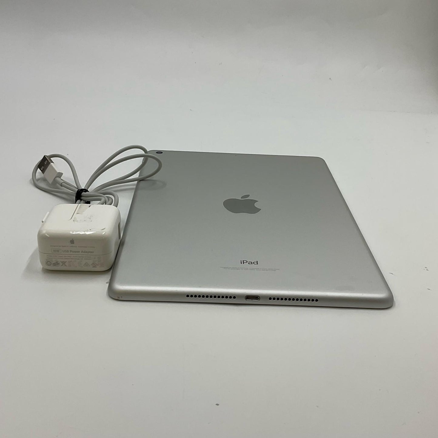 【全額返金保証】【最速発送】Apple iPad 第6世代 32GB シルバー Wi-Fi 美品 動作確認済
