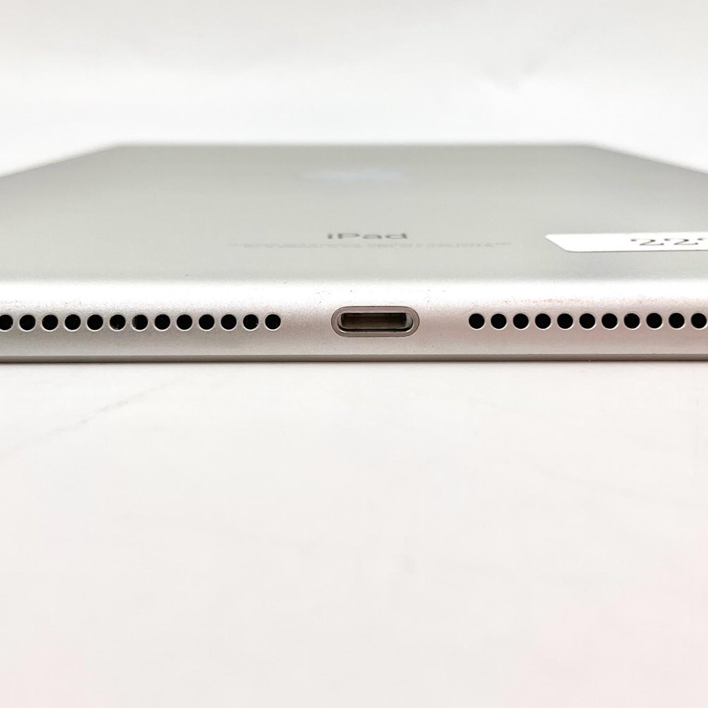 【全額返金保証】【最速発送】Apple iPad 第6世代 32GB シルバー Wi-Fi 動作確認済