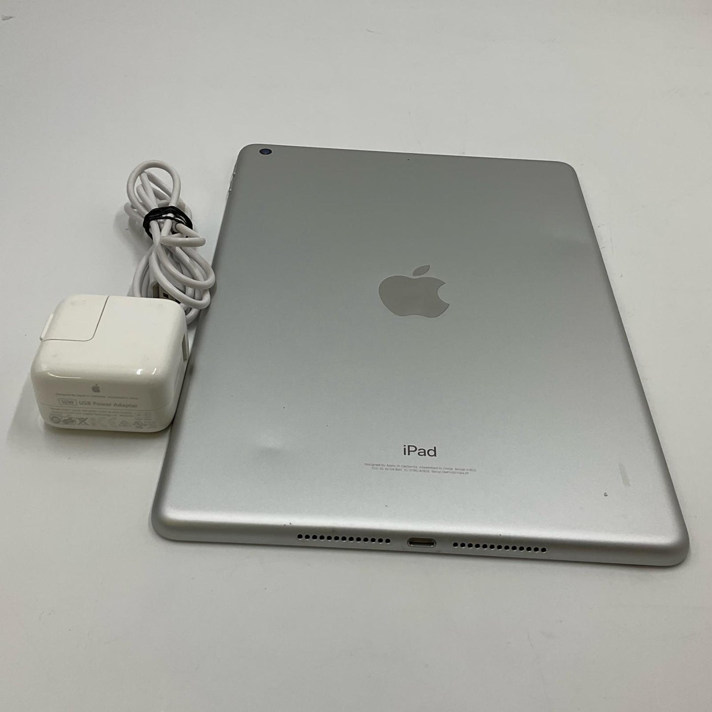 【全額返金保証】【最速発送】Apple iPad 第5世代 128GB シルバー Wi-Fi 動作確認済