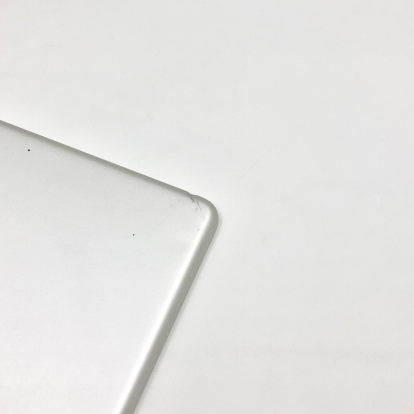 【全額返金保証】【最速発送】Apple iPad 第6世代 32GB シルバー Wi-Fi 動作確認済