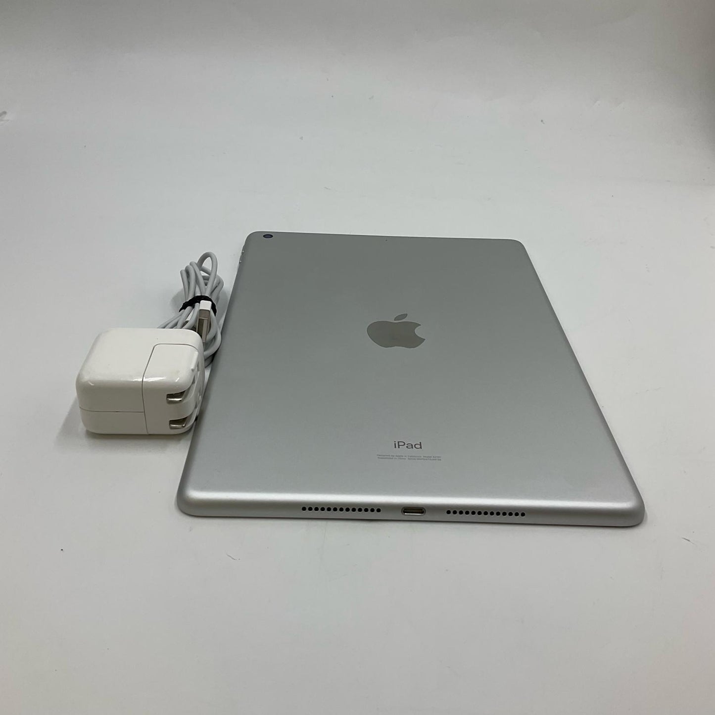 【全額返金保証】【最速発送】Apple iPad 第7世代 32GB シルバー Wi-Fi 美品 動作確認済