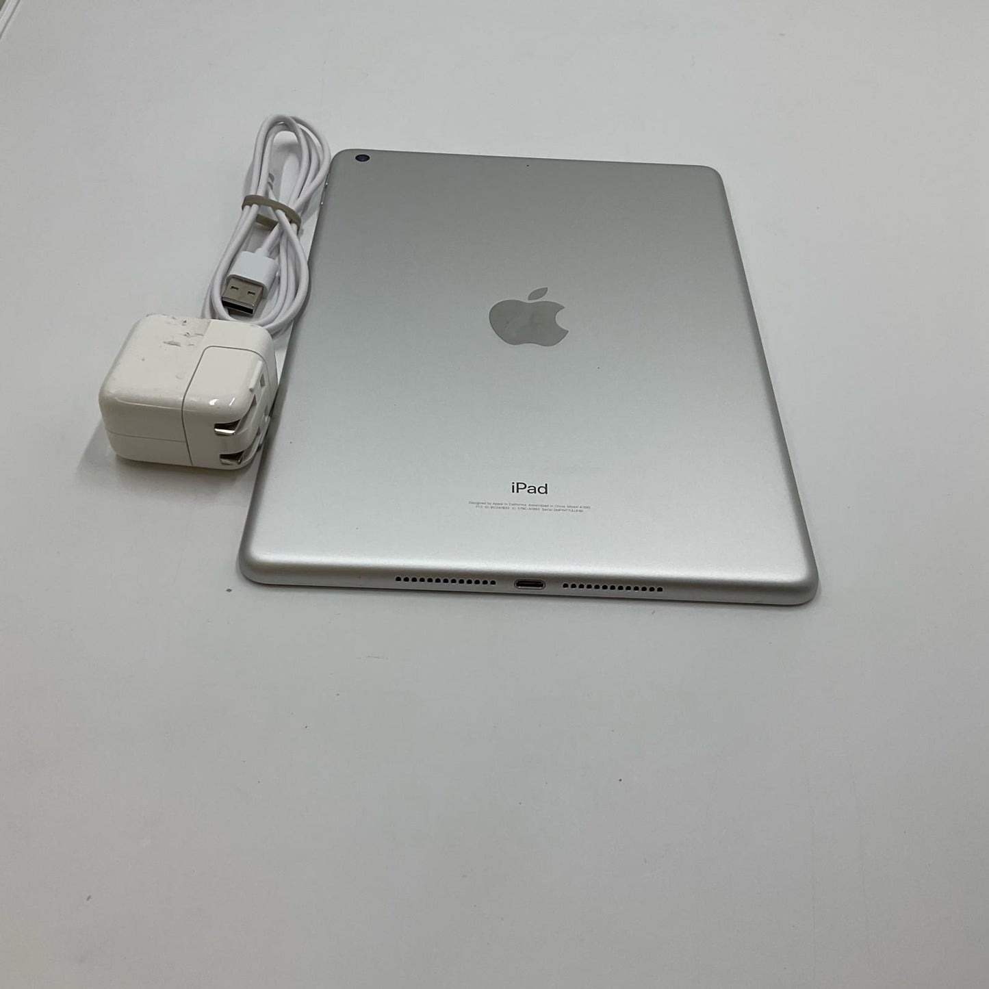 【全額返金保証】【最速発送】Apple iPad 第6世代 32GB シルバー Wi-Fi 動作確認済