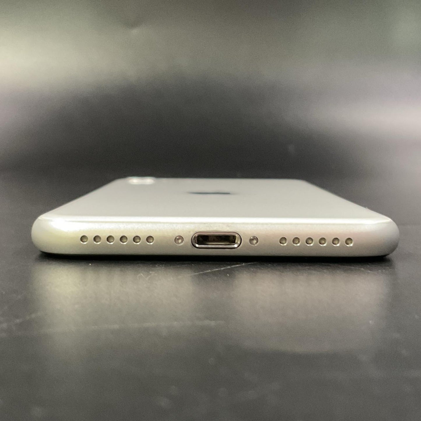 【全額返金保証】【最速発送】Apple iPhone iPhone SE(第2世代) 64GB ホワイト au 白ロム 動作確認済 79%