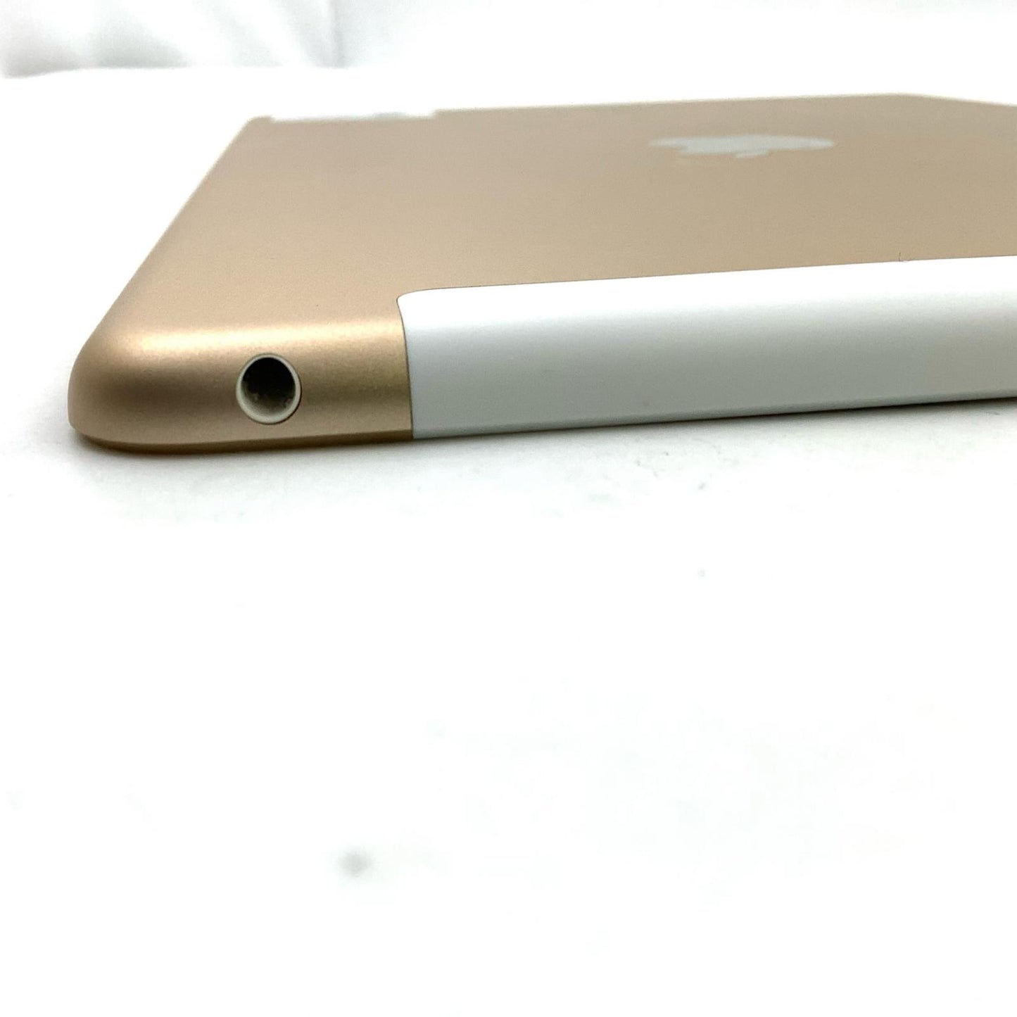 【全額返金保証】【最速発送】Apple iPad iPad 9.7インチ 第5世代 32GB ゴールド WiFi+Cellular docomo 白ロム 動作確認済