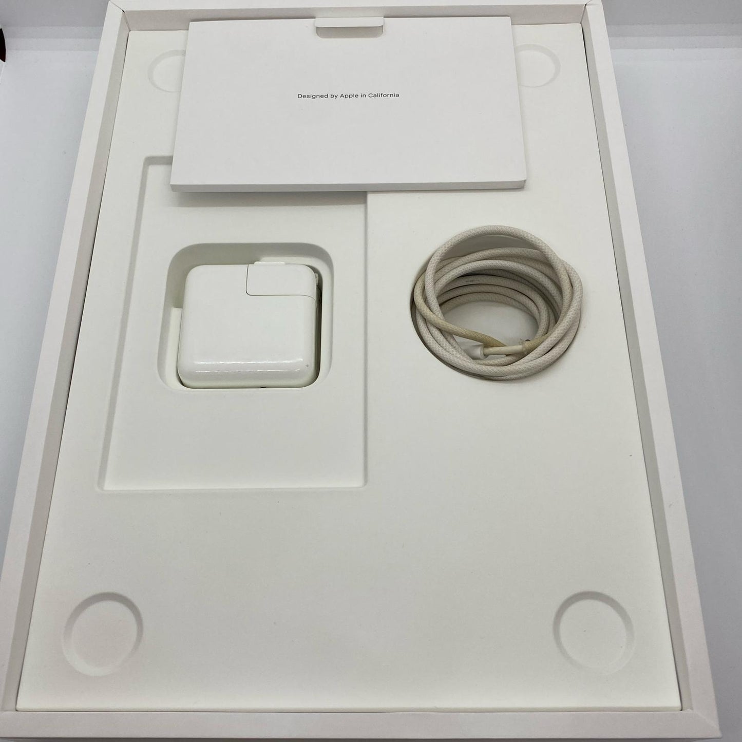【全額返金保証】【最速発送】Apple MacBook Air 13.6インチ 2022 M2 8/8 8GB M.2 SSD 256GB スターライト 100% 超美品 動作確認済