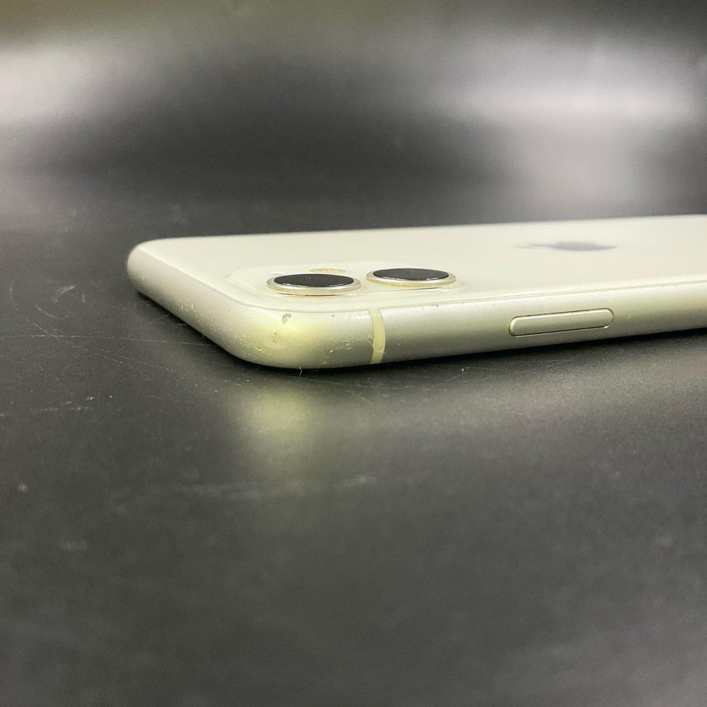 【全額返金保証】【最速発送】Apple iPhone iPhone 11 64GB ホワイト docomo 白ロム 動作確認済 75%