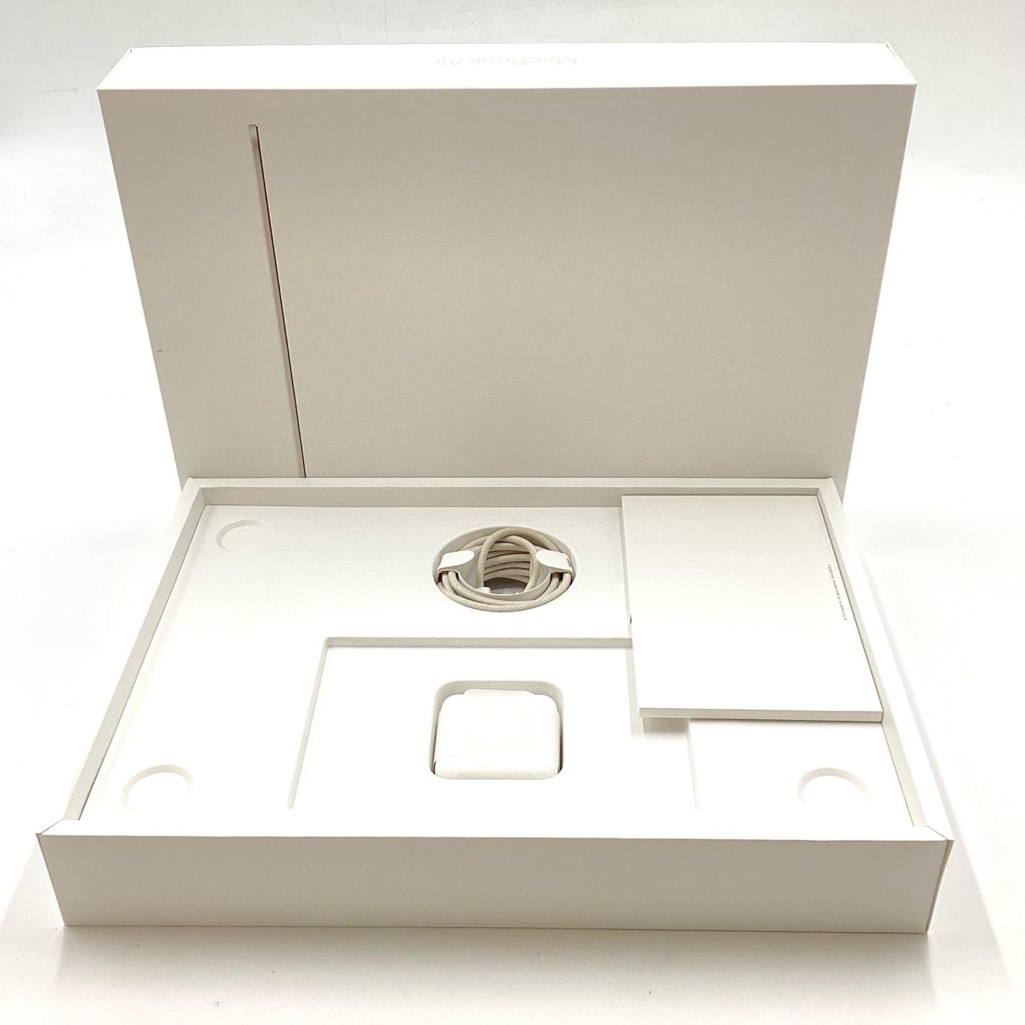 【全額返金保証】【最速発送】Apple MacBook Air 2022 Apple M2 24GB SSD 2TB スターライト 92% 美品 動作確認済