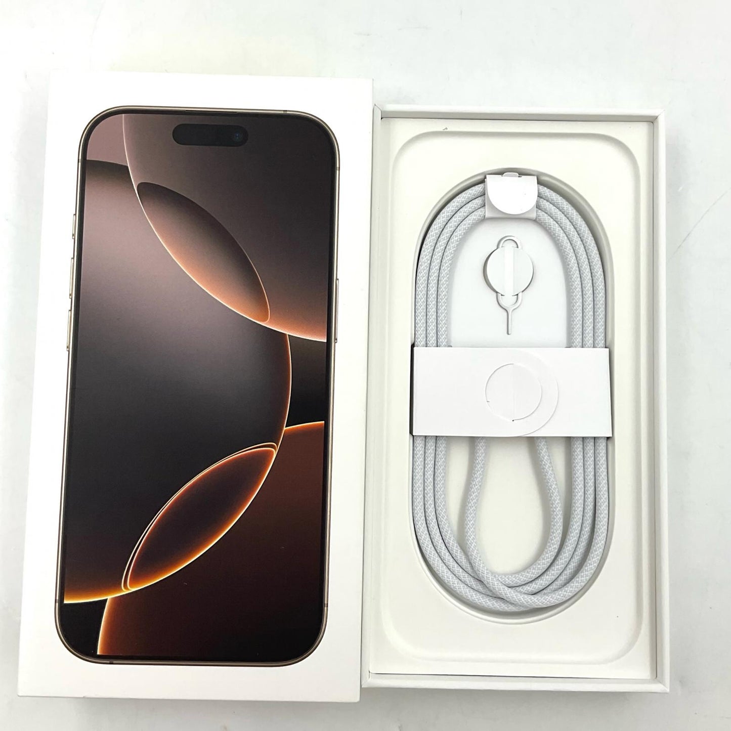 【全額返金保証】【最速発送】Apple iPhone iPhone 16 Pro 256GB デザートチタニウム docomo 白ロム 美品 動作確認済 95%