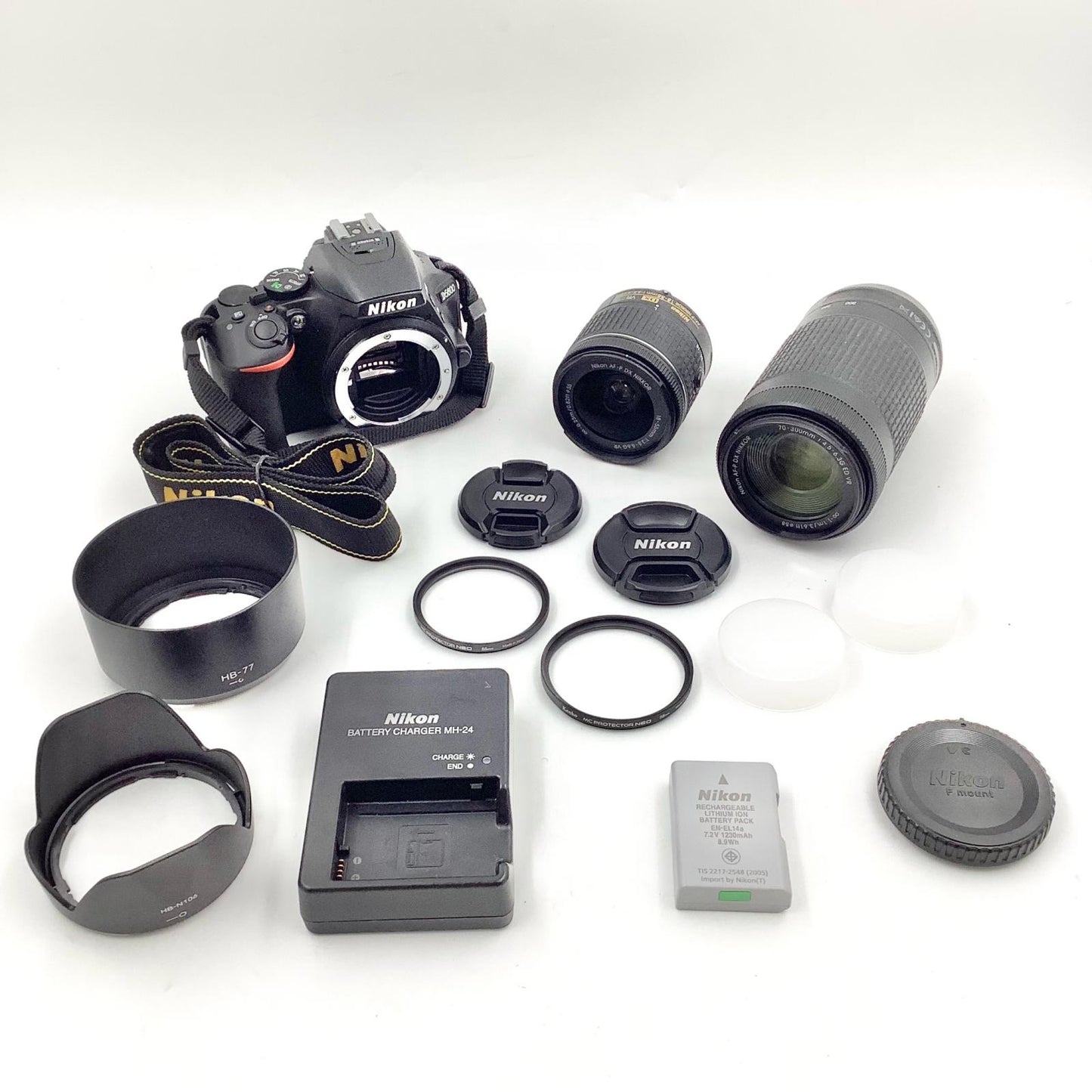 【全額返金保証】【最速発送】Nikon デジタル一眼 D5600 ダブルズームキット ブラック 美品 動作確認済