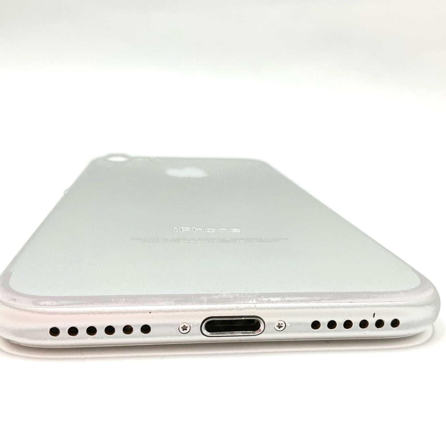 【全額返金保証】【最速発送】Apple iPhone iPhone 7 32GB シルバー au 白ロム 動作確認済 78%