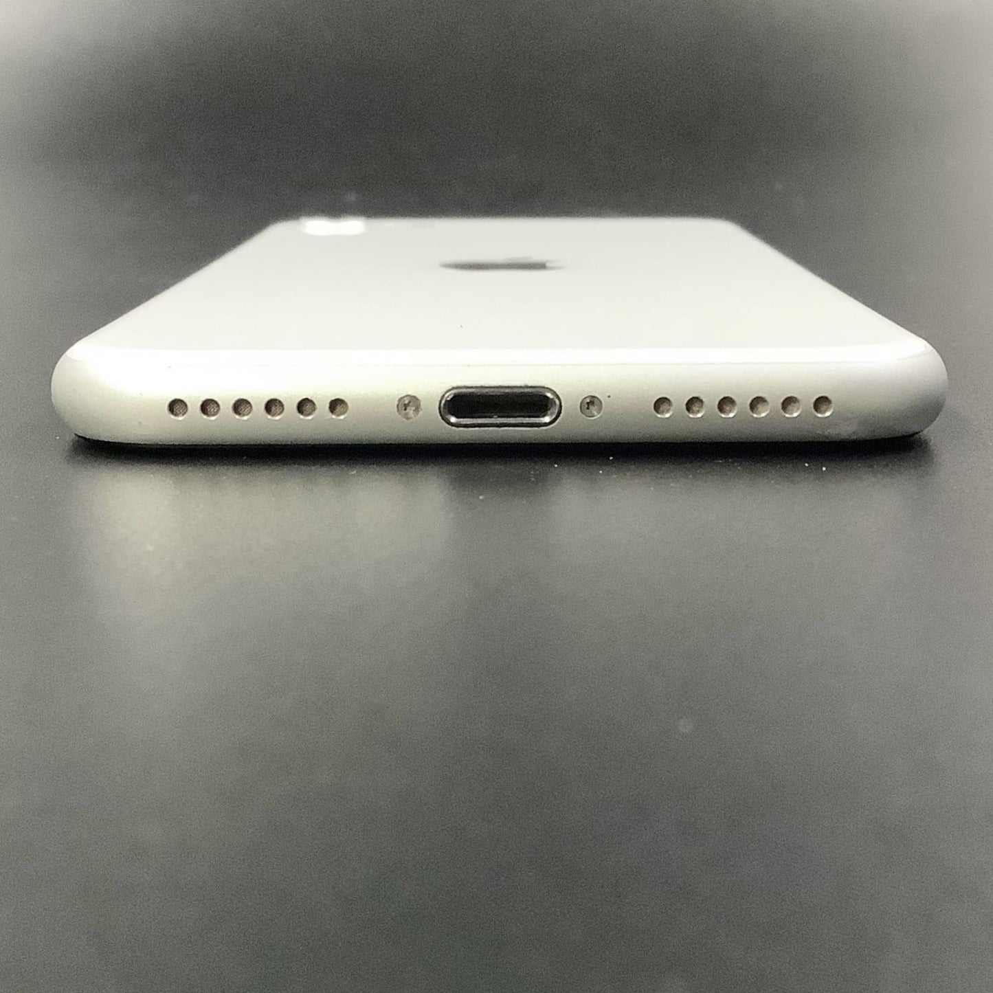 【全額返金保証】【最速発送】Apple iPhone iPhone SE(第2世代) 64GB ホワイト docomo 白ロム 動作確認済 87%