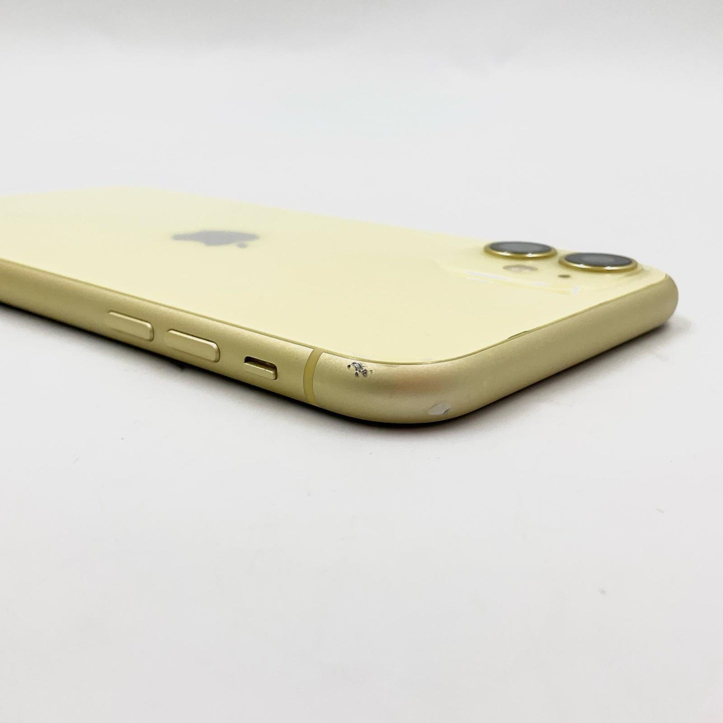 【全額返金保証】【最速発送】Apple iPhone iPhone 11 64GB イエロー docomo 白ロム 動作確認済 100%