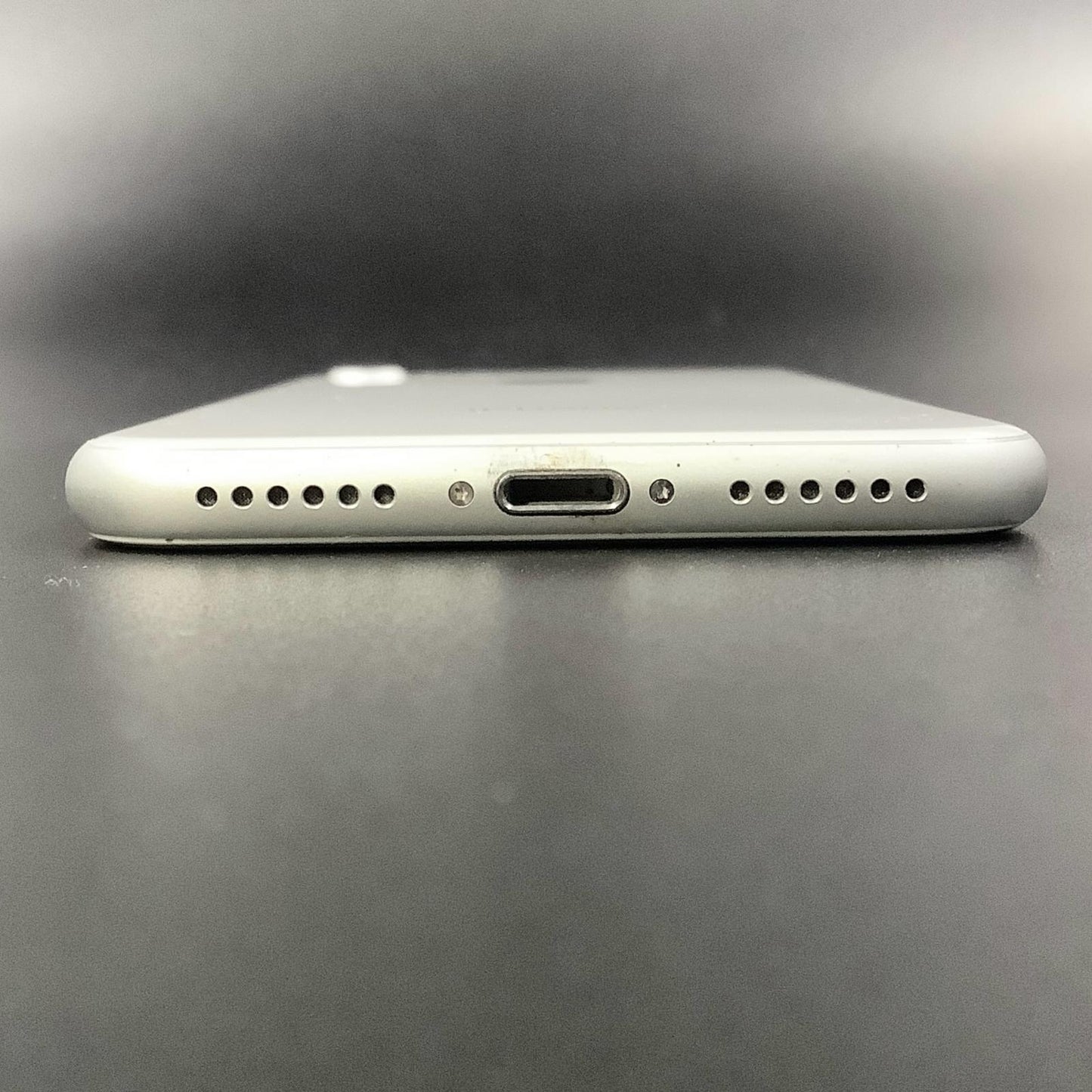 【全額返金保証】【最速発送】Apple iPhone iPhone 8 64GB シルバー 白ロム 動作確認済 89%
