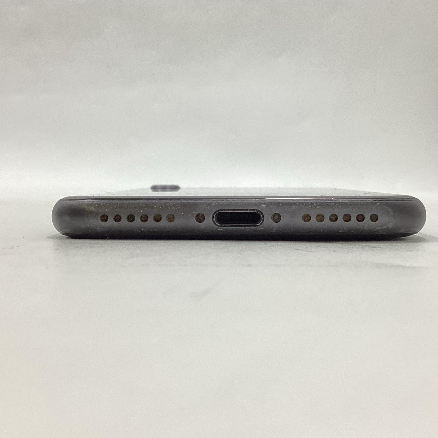 【全額返金保証】【最速発送】Apple iPhone iPhone 8 64GB au 白ロム 動作確認済 86%