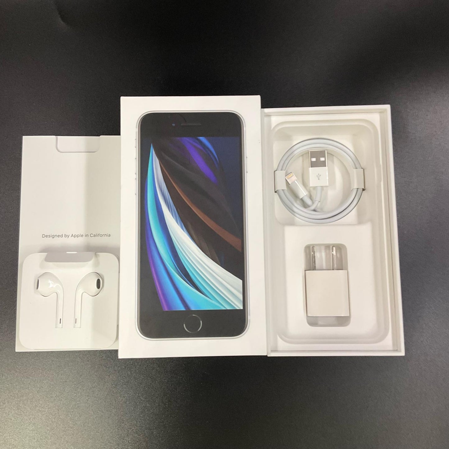 【全額返金保証】【最速発送】Apple iPhone iPhone SE(第2世代) 128GB ホワイト docomo 白ロム 動作確認済 74%