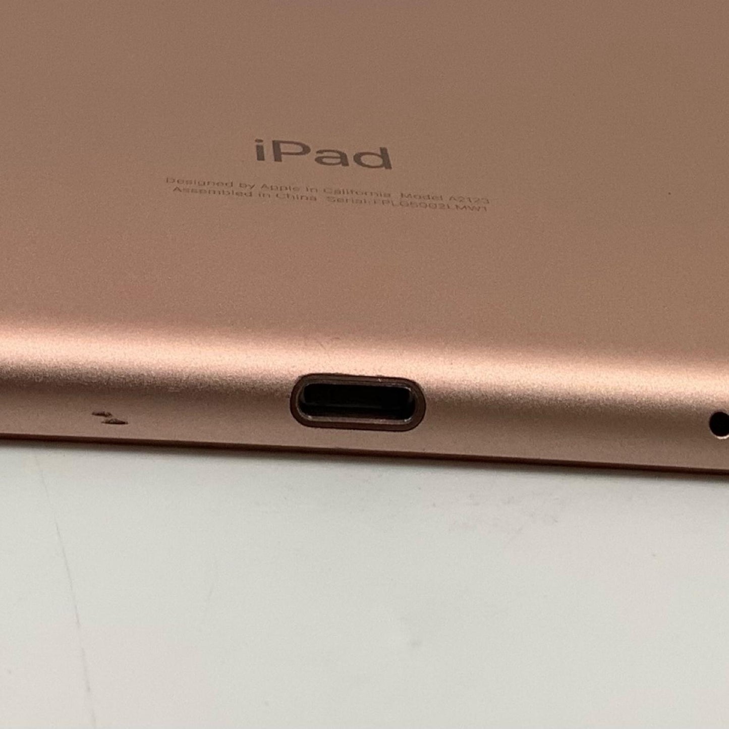 【最速発送】Apple iPad Air 10.5インチ 第3世代 64GB ゴールド WiFi+Cellular Softbank 白ロム【難有】