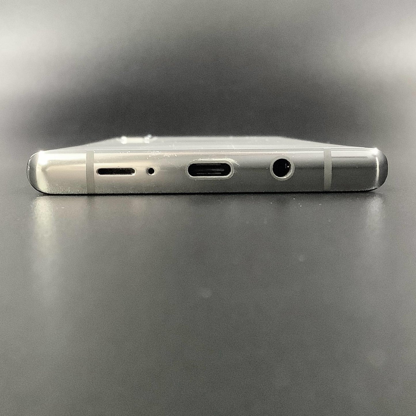 【全額返金保証】【最速発送】富士通 arrows NX9 128GB ホワイト docomo F-52A 白ロム 動作確認済