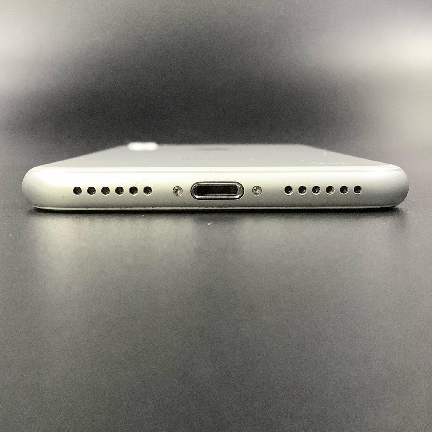 【全額返金保証】【最速発送】Apple iPhone iPhone 8 64GB シルバー Softbank SIMフリー 白ロム 動作確認済 83%