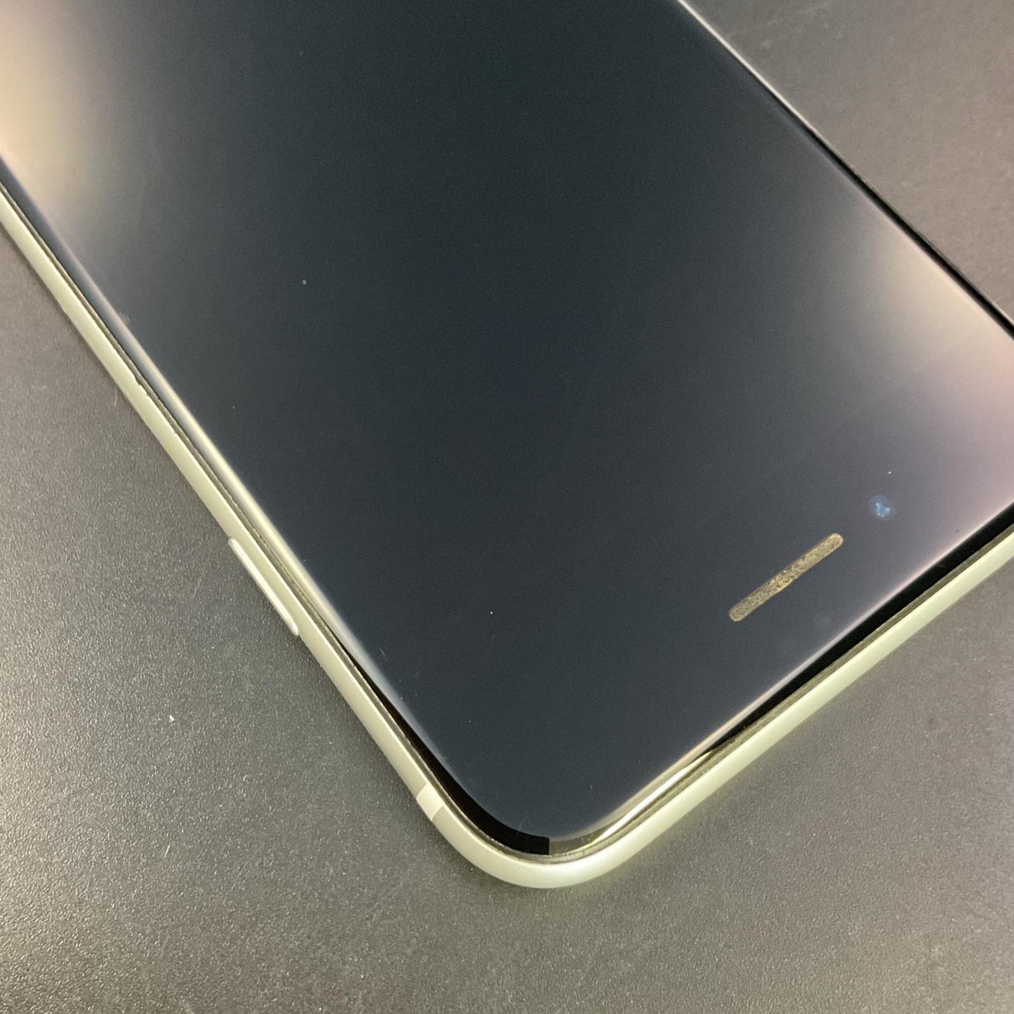 【全額返金保証】【最速発送】Apple iPhone iPhone SE(第2世代) 64GB ホワイト au 白ロム 動作確認済 74.3%