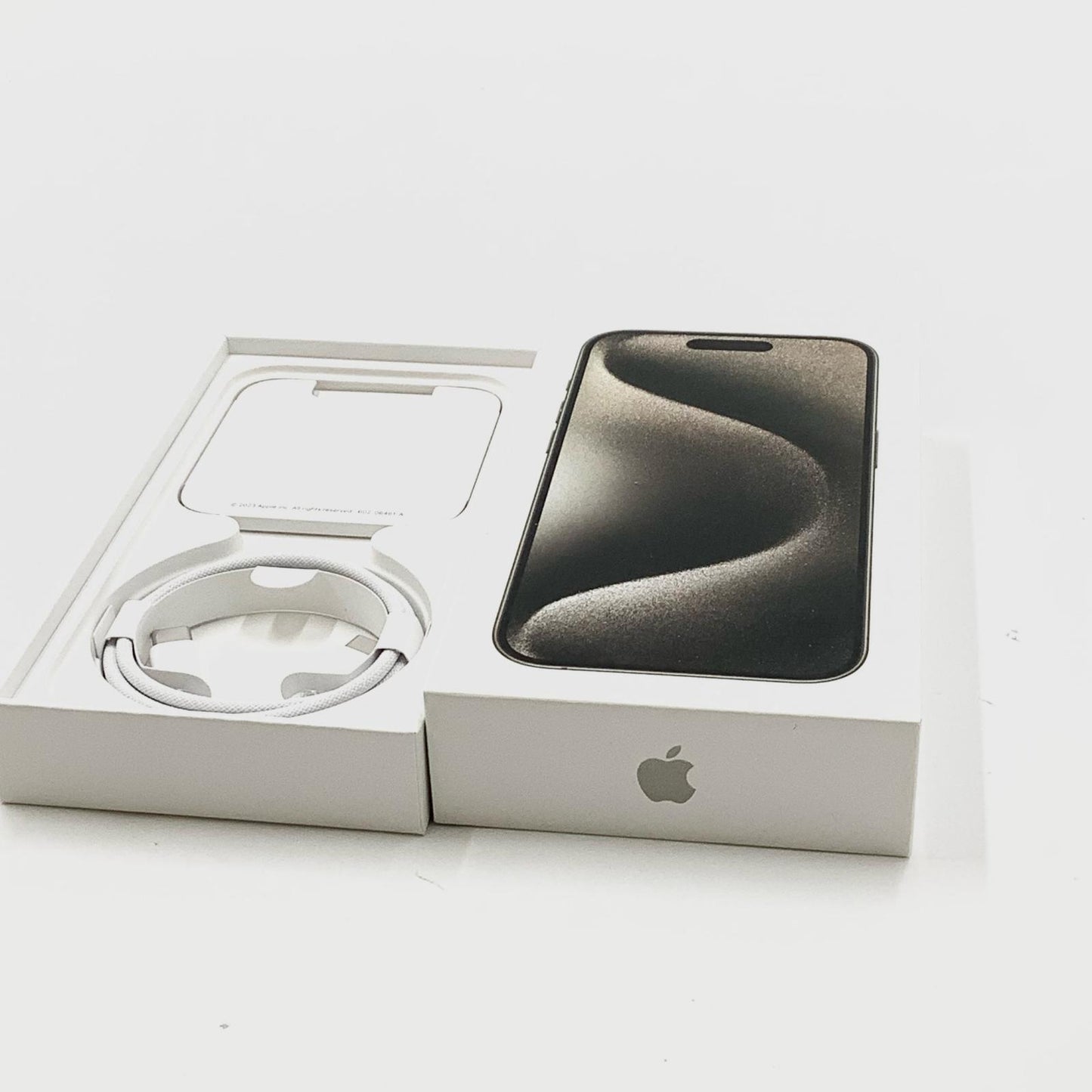 【全額返金保証】【最速発送】Apple iPhone iPhone Pro 15 256GB ナチュラルチタニウム SIMフリー 白ロム 美品 動作確認済 88%