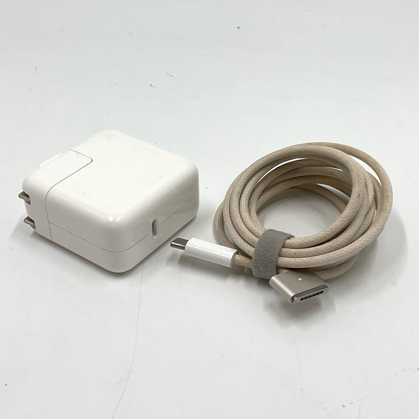 【全額返金保証】【最速発送】Apple MacBook Air 13インチ 2022 Apple M2 8GB SSD 256GB スターライト 93% 動作確認済