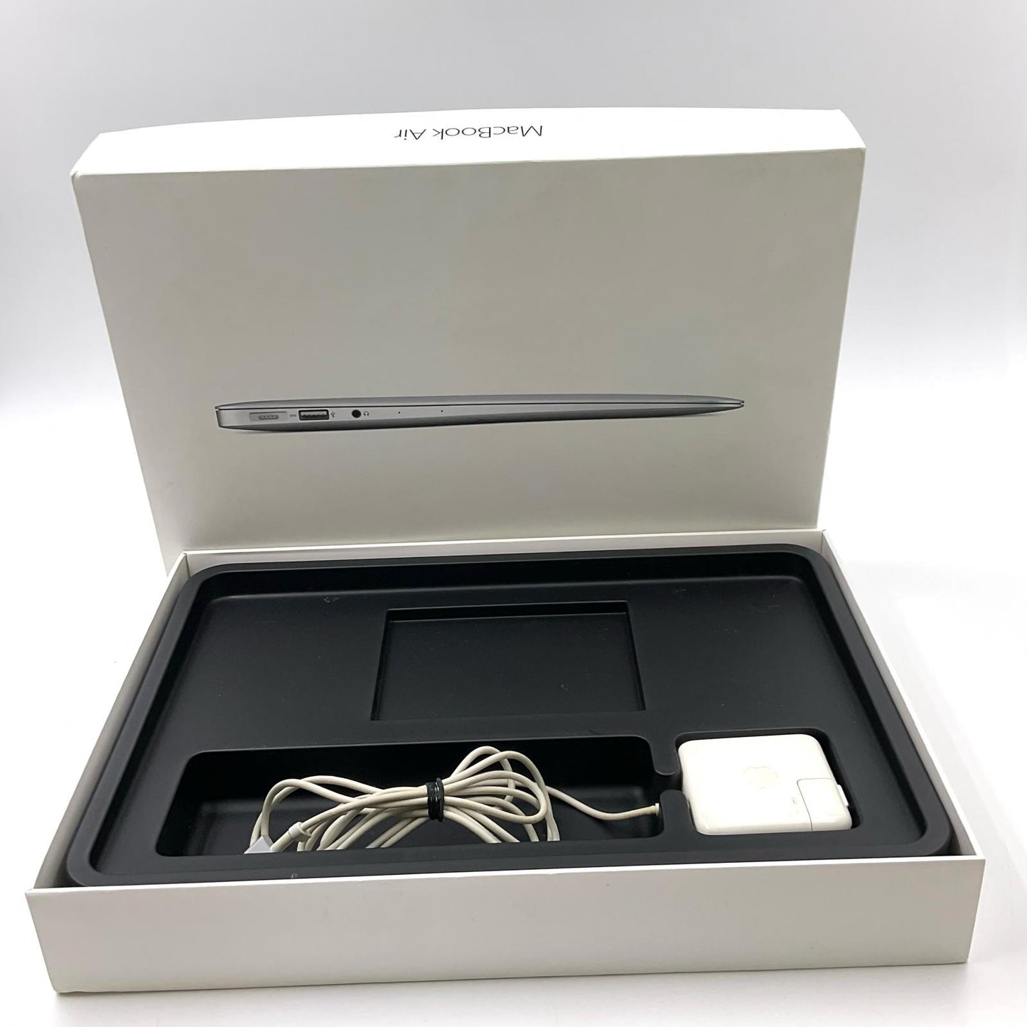 【全額返金保証】【最速発送】Apple MacBook Air 13インチ 2014 1.4GHz Intel Core i5 4GB SSD 256GB シルバー 動作確認済