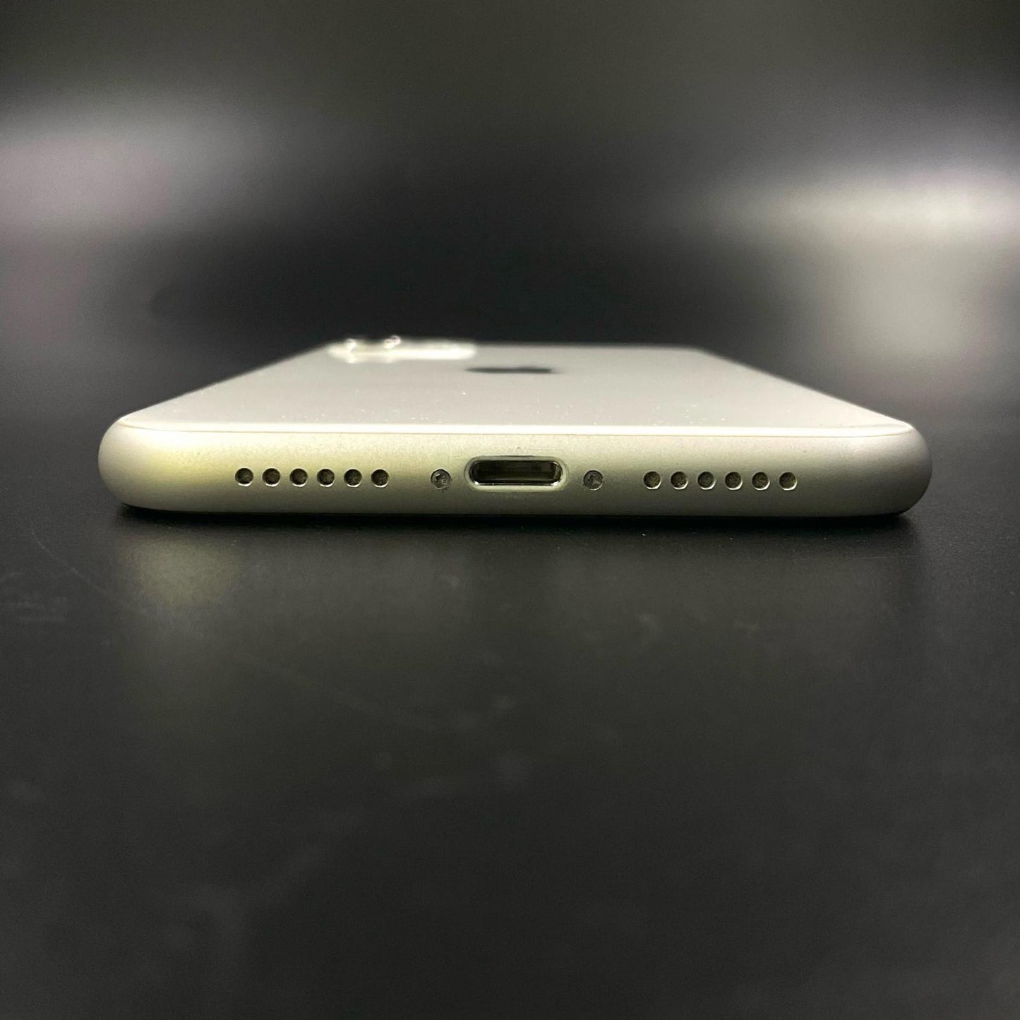 【全額返金保証】【最速発送】Apple iPhone iPhone 11 64GB ホワイト au 白ロム 動作確認済 86%