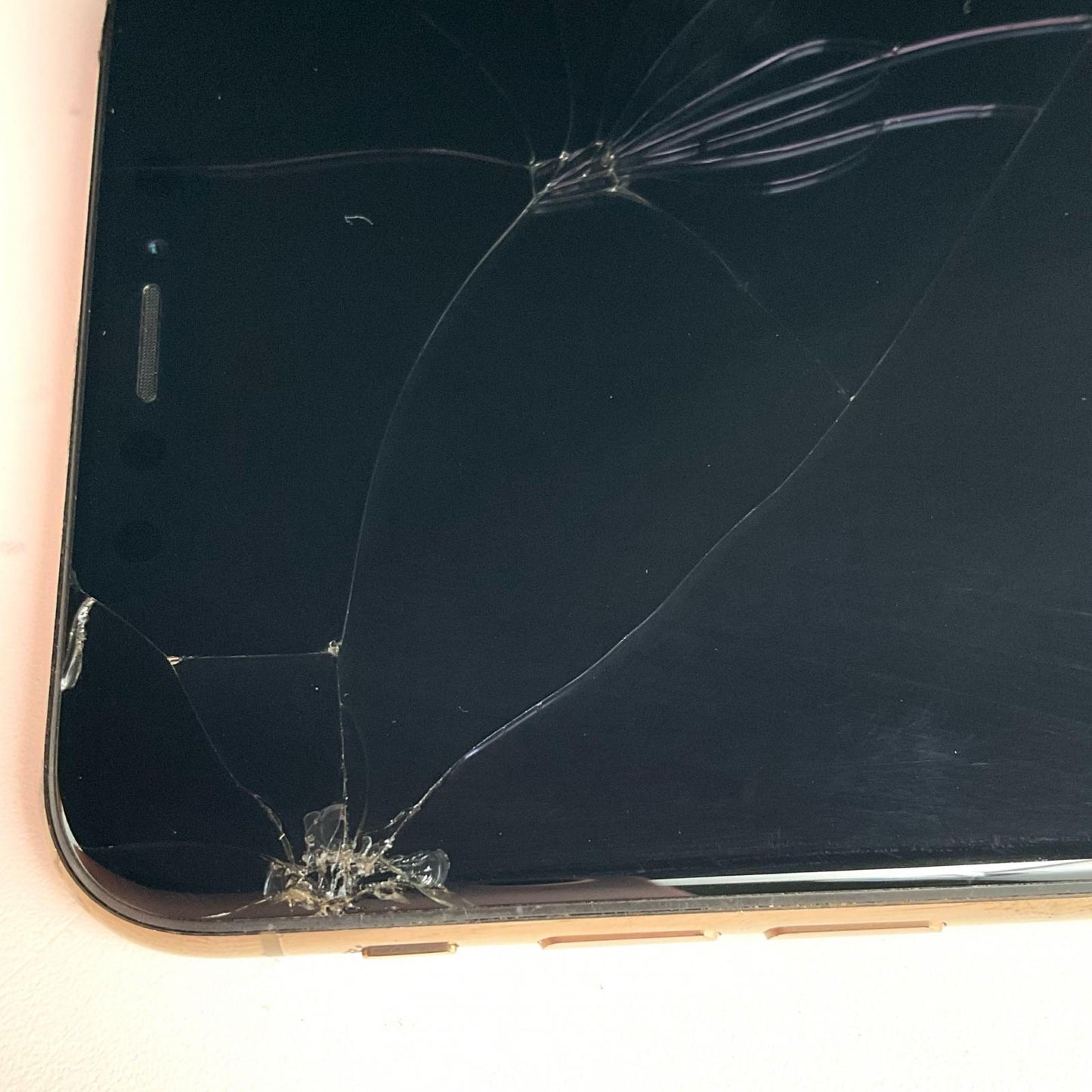 【最速発送】Apple iPhone iPhone XS Max 64GB ゴールド au 白ロム【難有】 80%