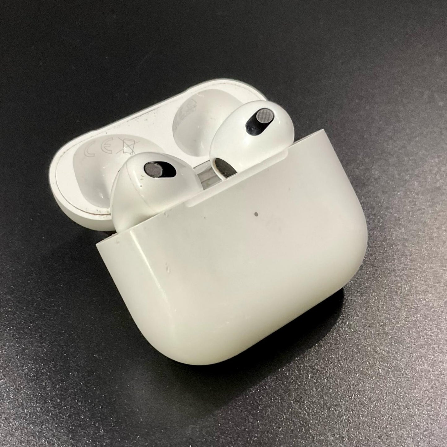 【最速発送】Apple AirPods 3 with Wireless Charging Case【難有】