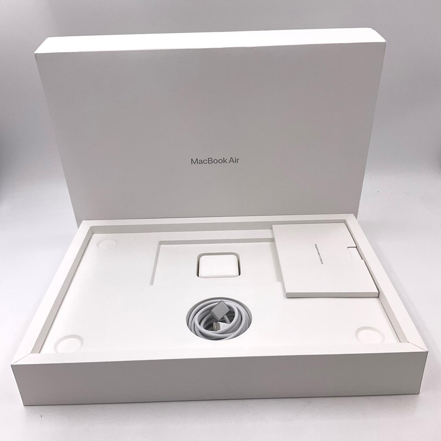 【全額返金保証】【最速発送】Apple MacBook Air 15インチ 2024 Apple M3 8GB SSD 256GB シルバー 100% 超美品 動作確認済