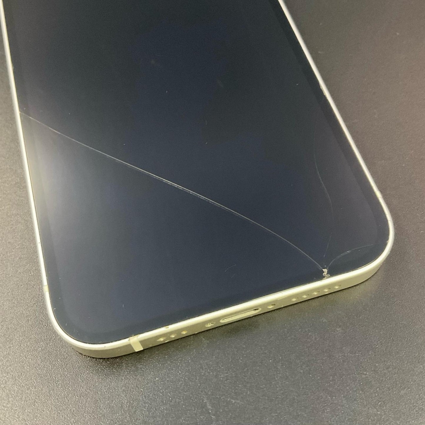 【最速発送】Apple iPhone iPhone 12 128GB ホワイト docomo 白ロム【難有】 77%