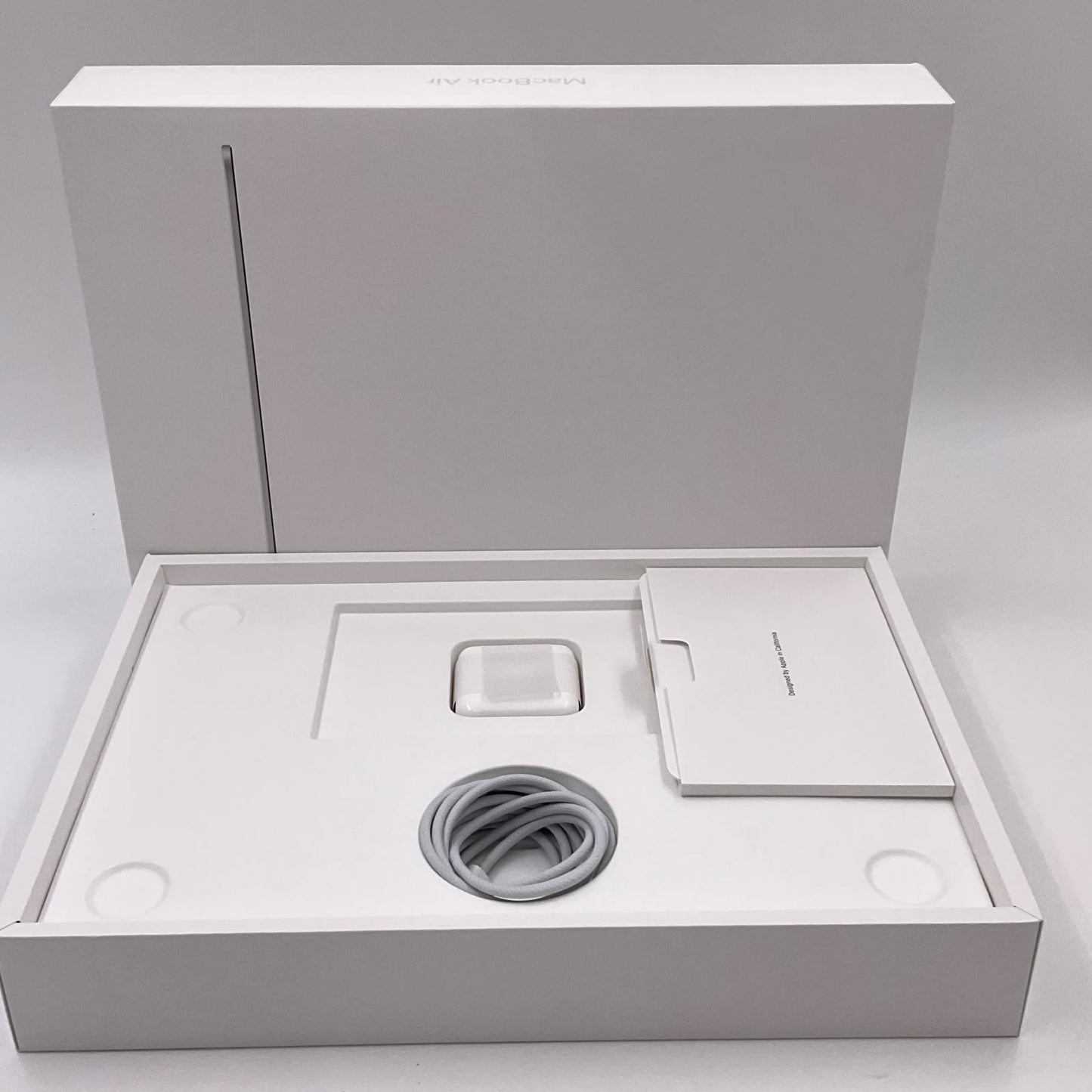 【全額返金保証】【最速発送】Apple MacBook Air 13.6インチ 2022 Apple M2 8GB SSD 512GB シルバー 100% 超美品 動作確認済
