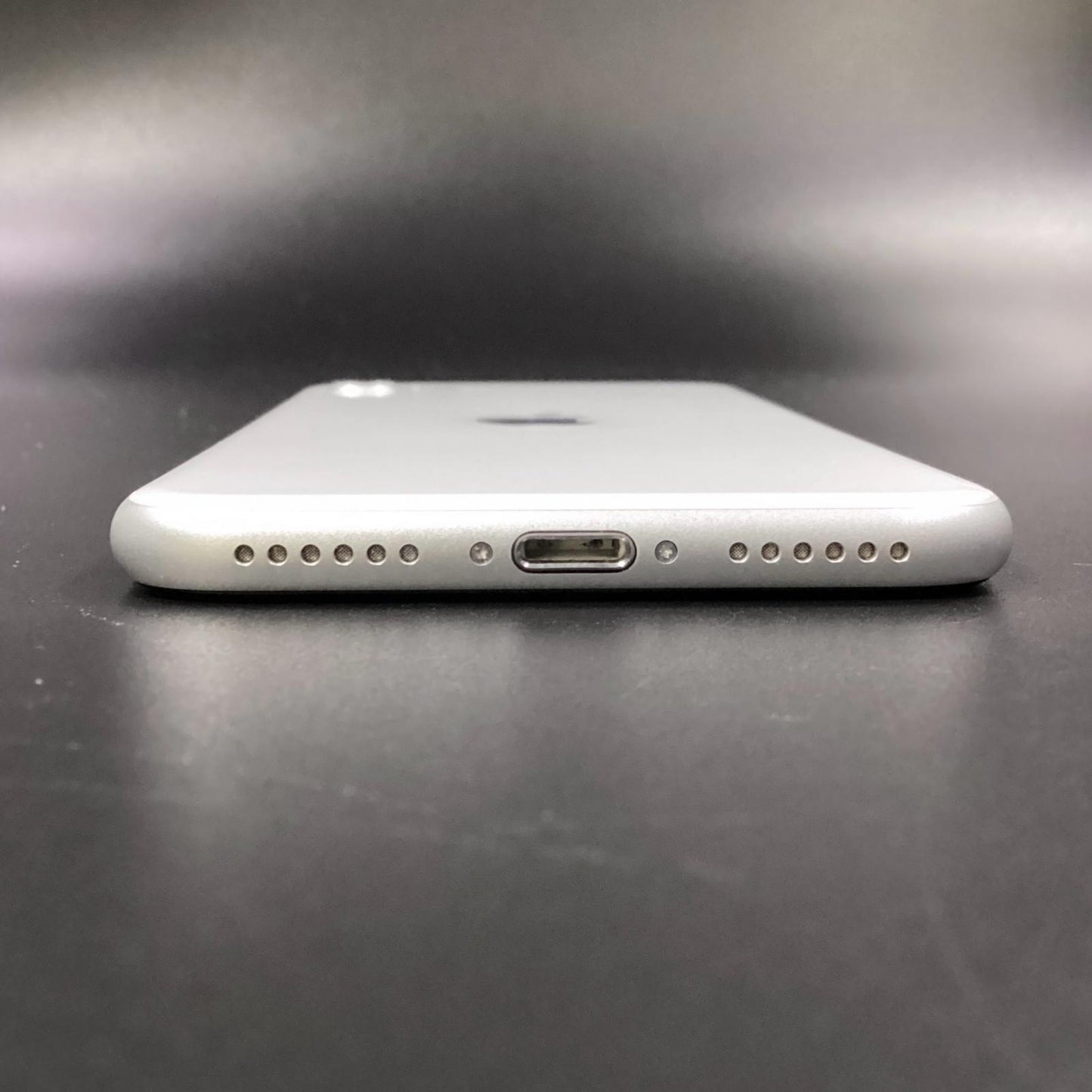 【全額返金保証】【最速発送】Apple iPhone iPhone SE(第2世代) 64GB ホワイト docomo 白ロム 動作確認済 80%