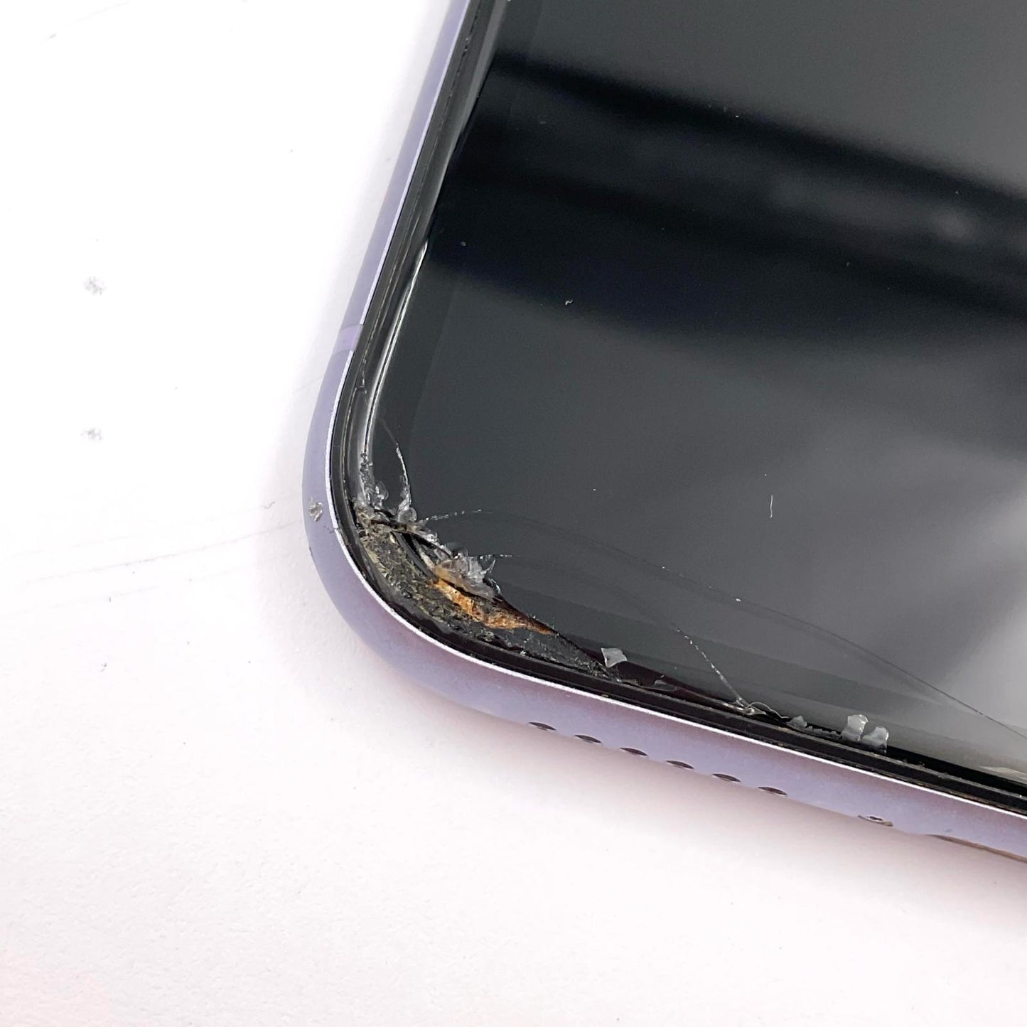 【最速発送】Apple iPhone iPhone 11 64GB パープル Softbank 白ロム【難有】 80%