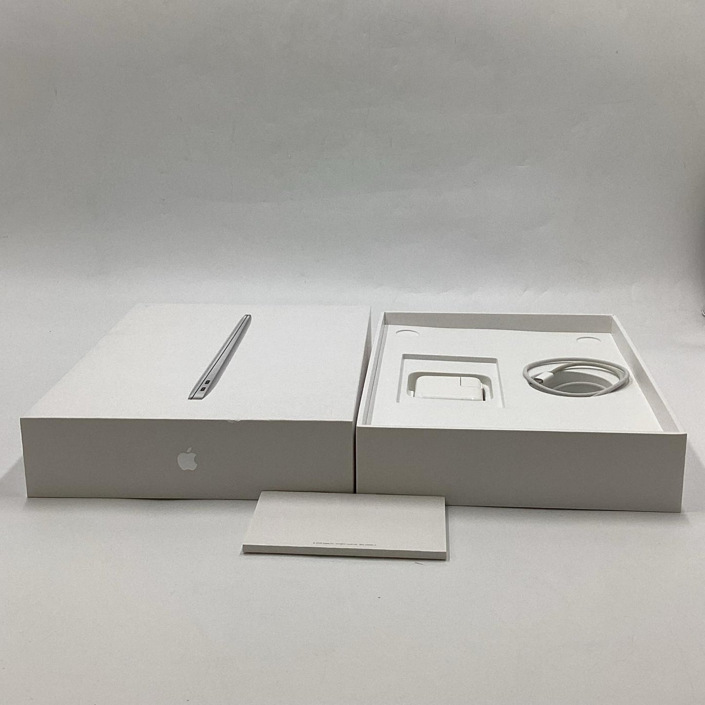 【全額返金保証】【最速発送】Apple MacBook Air 13インチ 2020 Apple M1 8GB M.2 SSD 256GB シルバー 96% 動作確認済