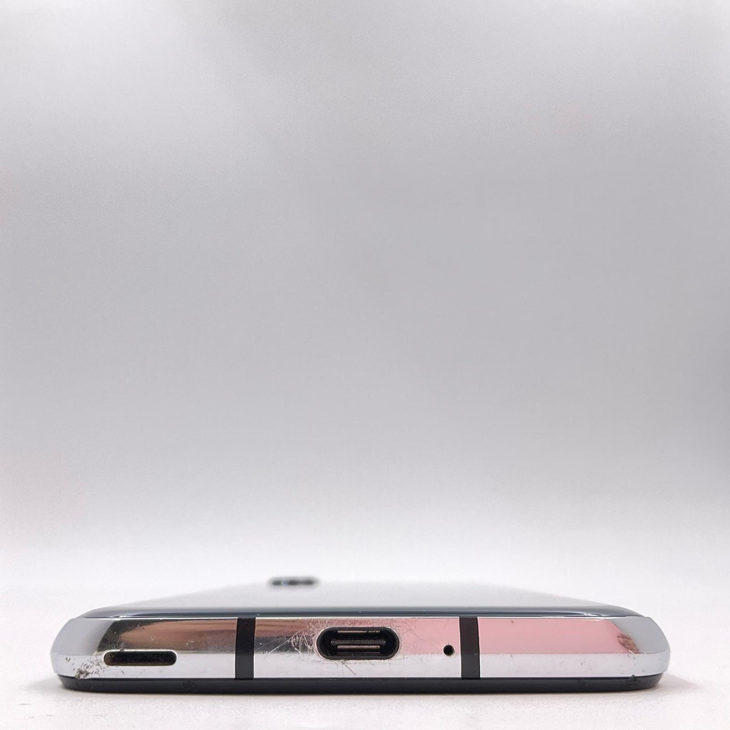 【全額返金保証】【最速発送】SHARP AQUOS R2 64GB Platinum White(プラチナホワイト) docomo SH-03K 白ロム 動作確認済