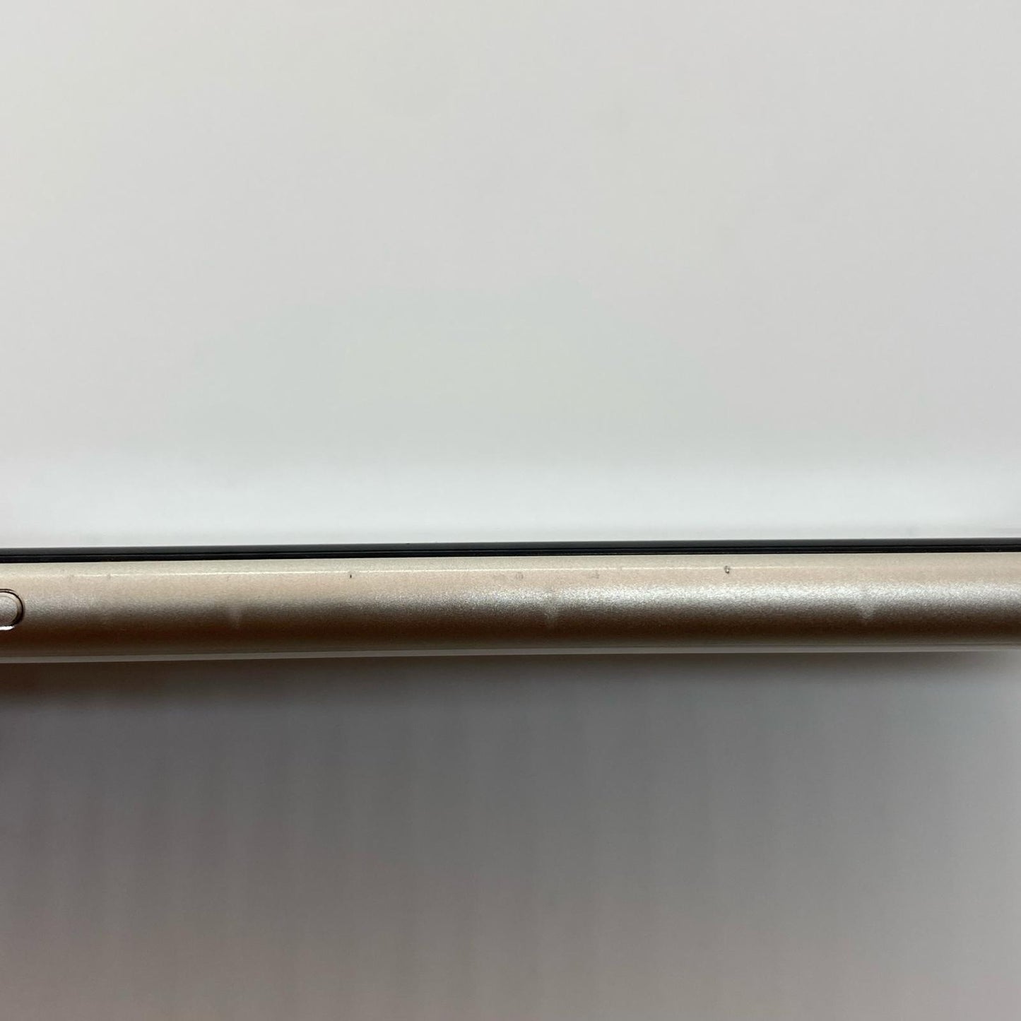 【全額返金保証】【最速発送】Apple iPhone iPhone SE(第3世代) 128GB スターライト au 動作確認済 77%