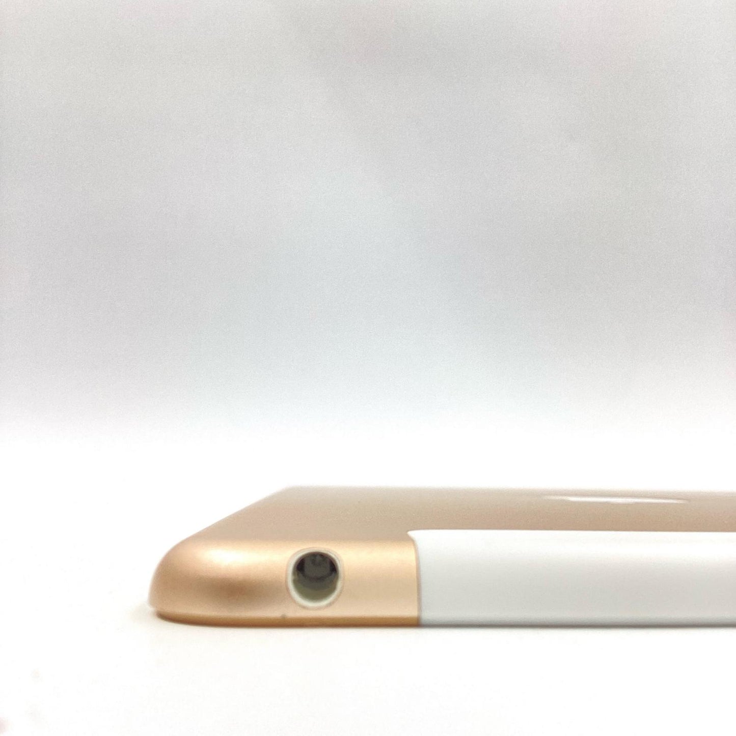 【全額返金保証】【最速発送】Apple iPad mini 7.9インチ 第4世代 16GB ゴールド WiFi+Cellular docomo 白ロム 動作確認済