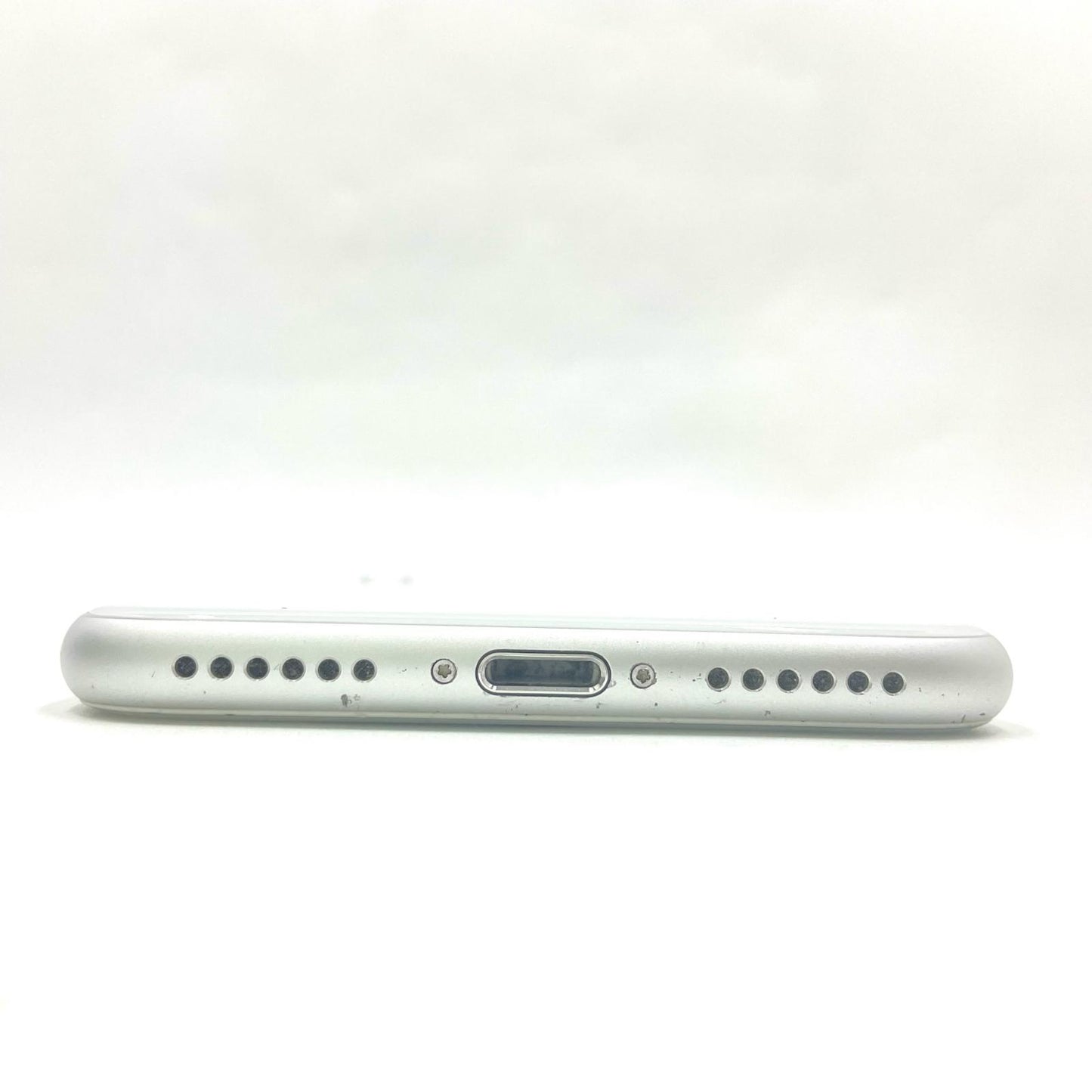 【全額返金保証】【最速発送】Apple iPhone iPhone 8 128GB シルバー au SIMフリー 白ロム 動作確認済 85%