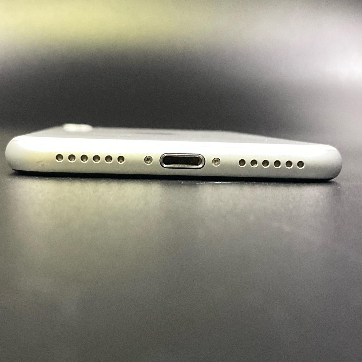 【全額返金保証】【最速発送】Apple iPhone iPhone SE(第2世代) 128GB ホワイト au 白ロム 動作確認済 79%