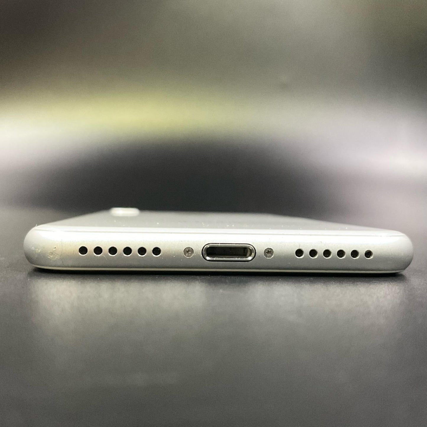 【全額返金保証】【最速発送】Apple iPhone iPhone 8 64GB シルバー SIMフリー 白ロム 動作確認済 85%