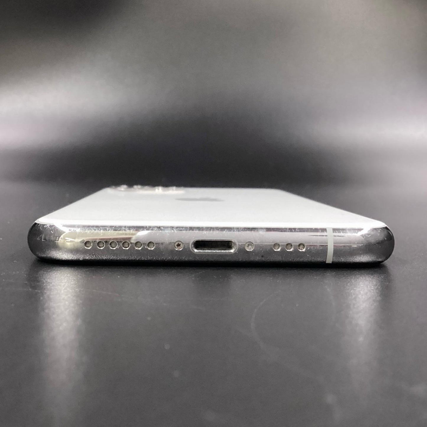 【全額返金保証】【最速発送】Apple iPhone iPhone 11 Pro 256GB シルバー docomo 白ロム 動作確認済 88%