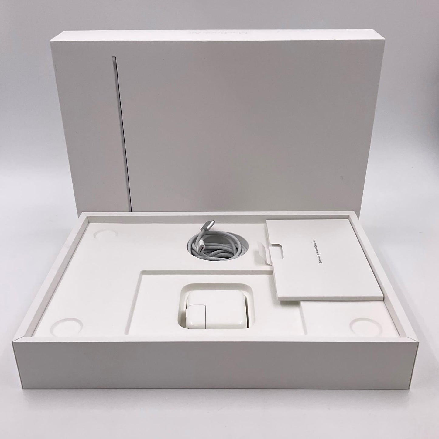 【全額返金保証】【最速発送】Apple MacBook Air 13.6インチ 2022 Apple M2 8GB SSD 256GB シルバー 96.9% 美品 動作確認済