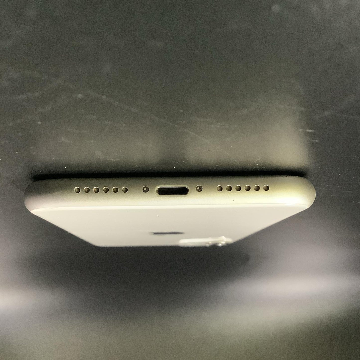 【全額返金保証】【最速発送】Apple iPhone iPhone 11 64GB ホワイト docomo 白ロム 動作確認済 76%