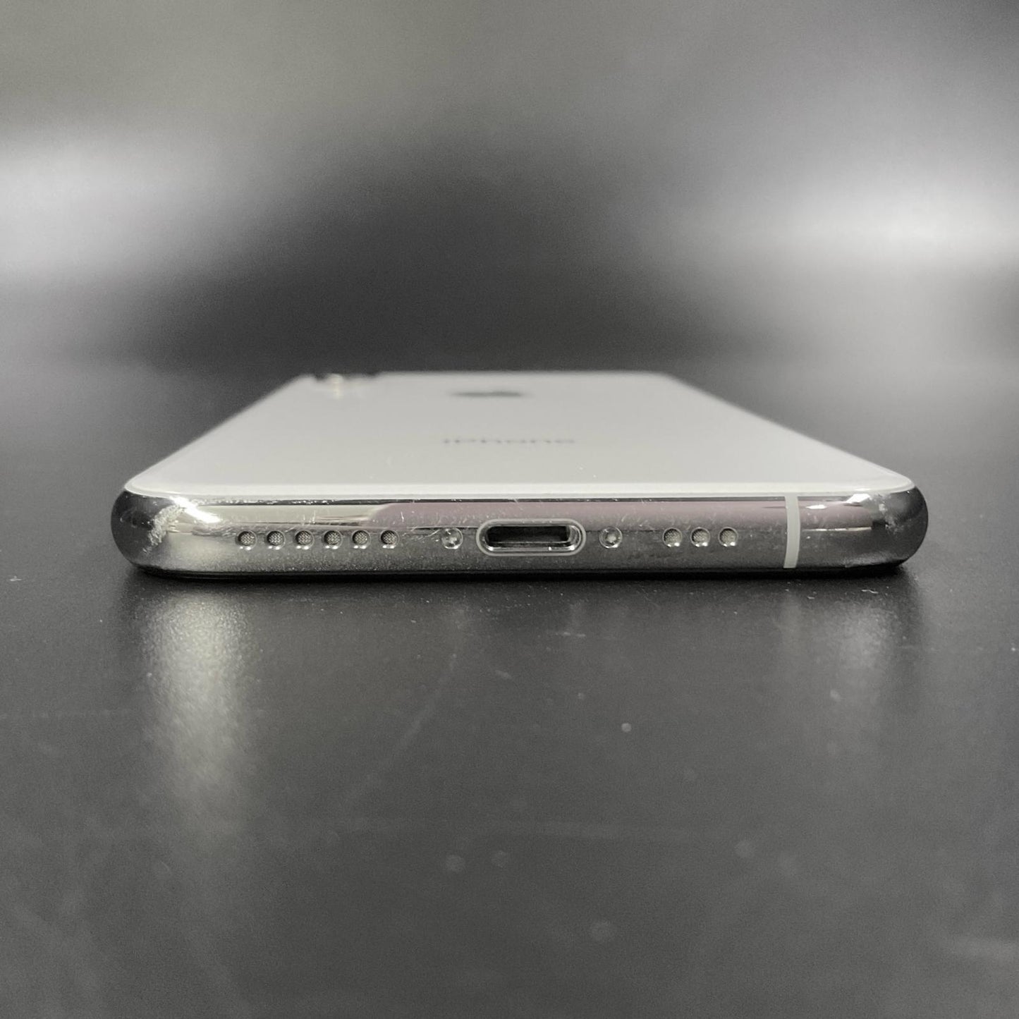 【最速発送】Apple iPhone iPhone XS 64GB シルバー docomo 白ロム【難有】 75%