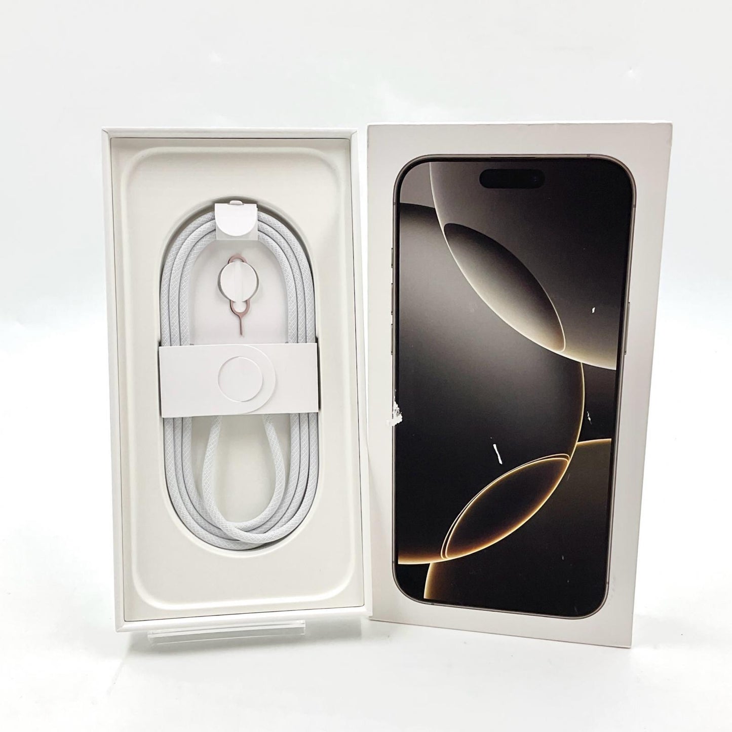 【全額返金保証】【最速発送】Apple iPhone iPhone 16 Pro Max 256GB ナチュラルチタニウム docomo 白ロム 美品 動作確認済 98%