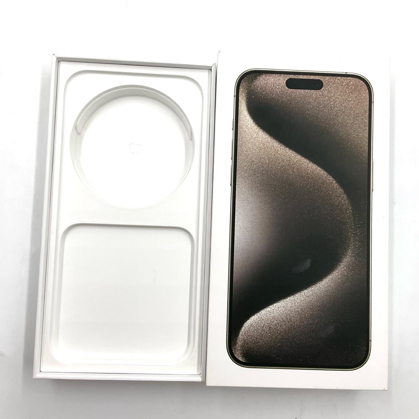 【全額返金保証】【最速発送】Apple iPhone iPhone 15 Pro Max 256GB ナチュラルチタニウム SIMフリー 白ロム 美品 動作確認済 89%