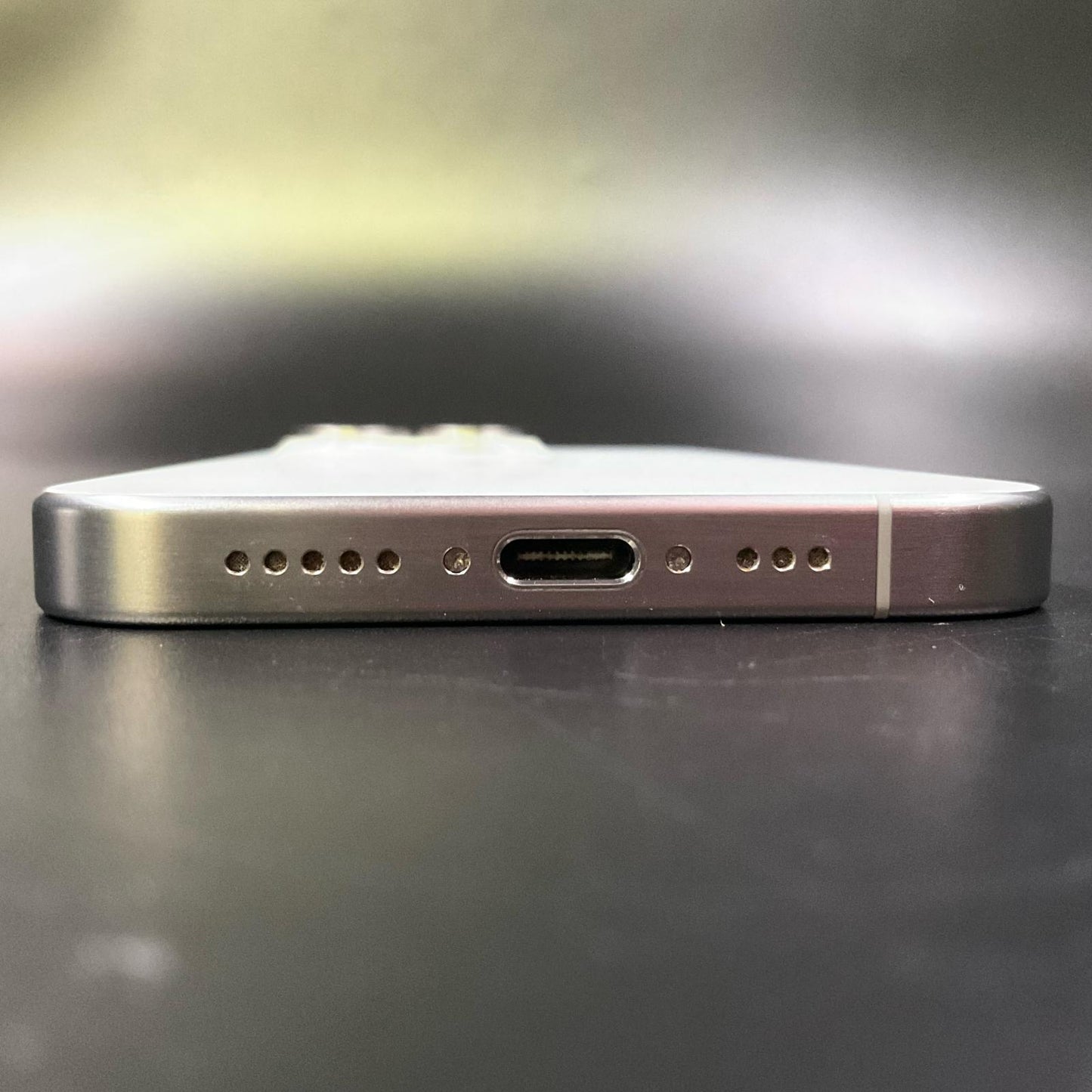 【全額返金保証】【最速発送】Apple iPhone iPhone 15 Pro 256GB ホワイト docomo SIMフリー 白ロム 美品 動作確認済 86%