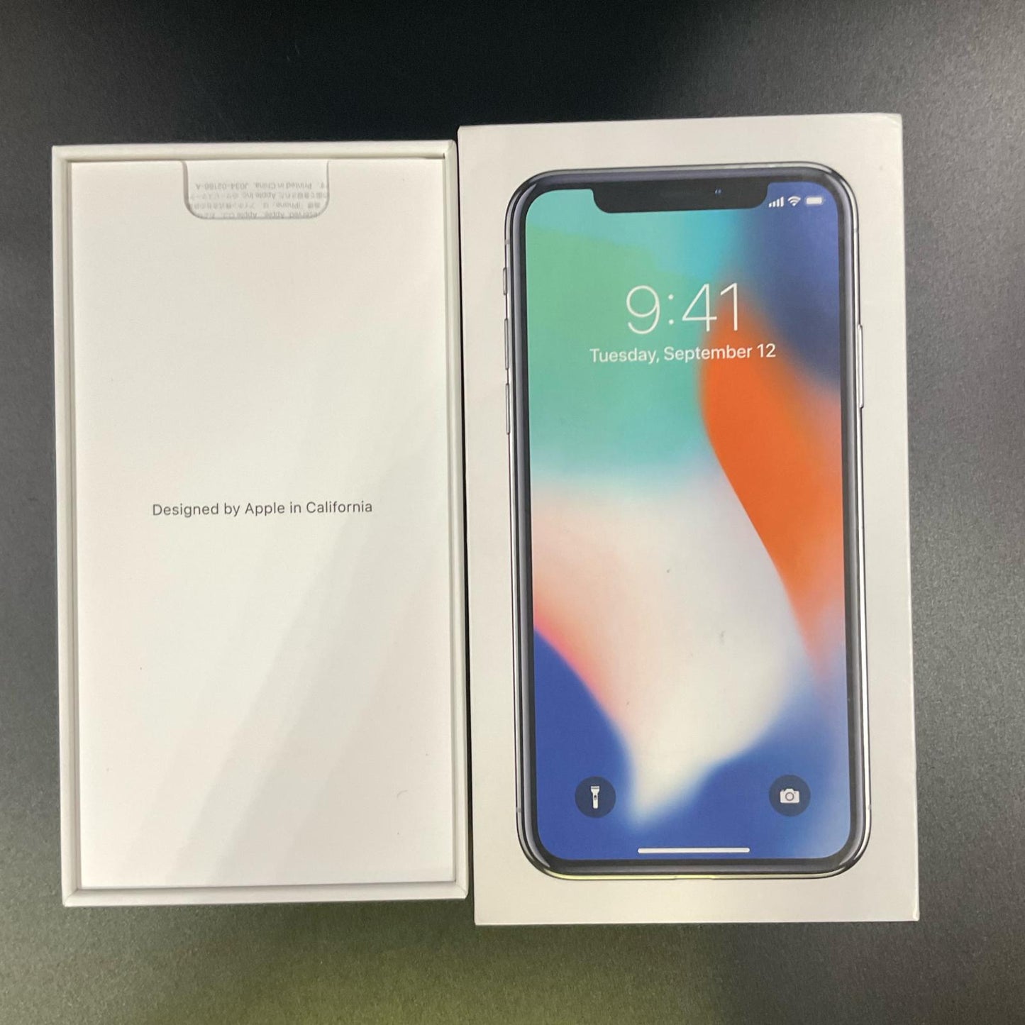 【全額返金保証】【最速発送】Apple iPhone iPhone X 256GB シルバー au 白ロム 動作確認済 94%